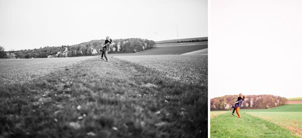 Engagement Fotos zwischen Bäumen und Wiese - Fotograf Würzburg