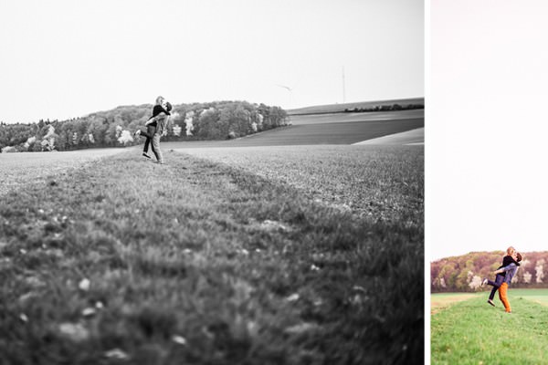 Engagement Fotos zwischen Bäumen und Wiese - Fotograf Würzburg