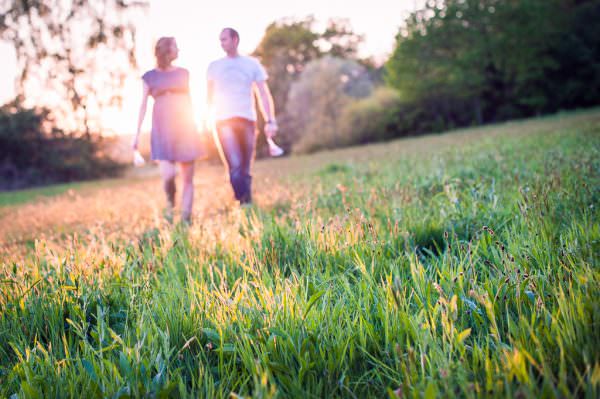 Schwangerschaftsfotos bei Sonnenuntergang - Fotograf Würzburg