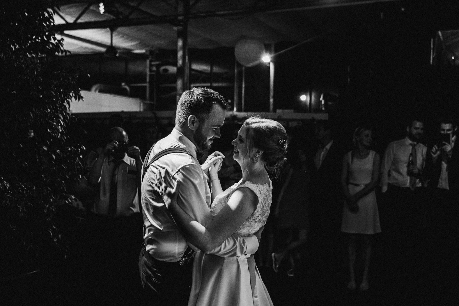 Hochzeit im Gwaechshaus in Nuernberg. Begleitet als Hochzeitsreportage durch Hochzeitsfotograf Axel Link aus Wuerzburg. Hochzeitsbilder im Gewaechshaus.