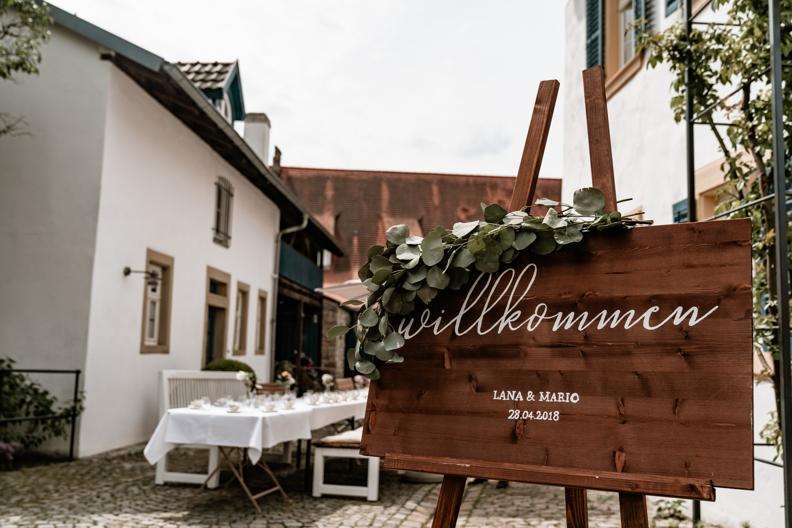 Hochzeit im Freien in der Villa Sommerach bei Würzburg. Hochzeitsbilder vom Hochzeitsfotograf Axel Link