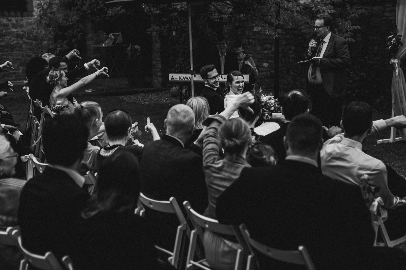 Hochzeit im Freien in der Villa Sommerach bei Würzburg. Hochzeitsbilder vom Hochzeitsfotograf Axel Link