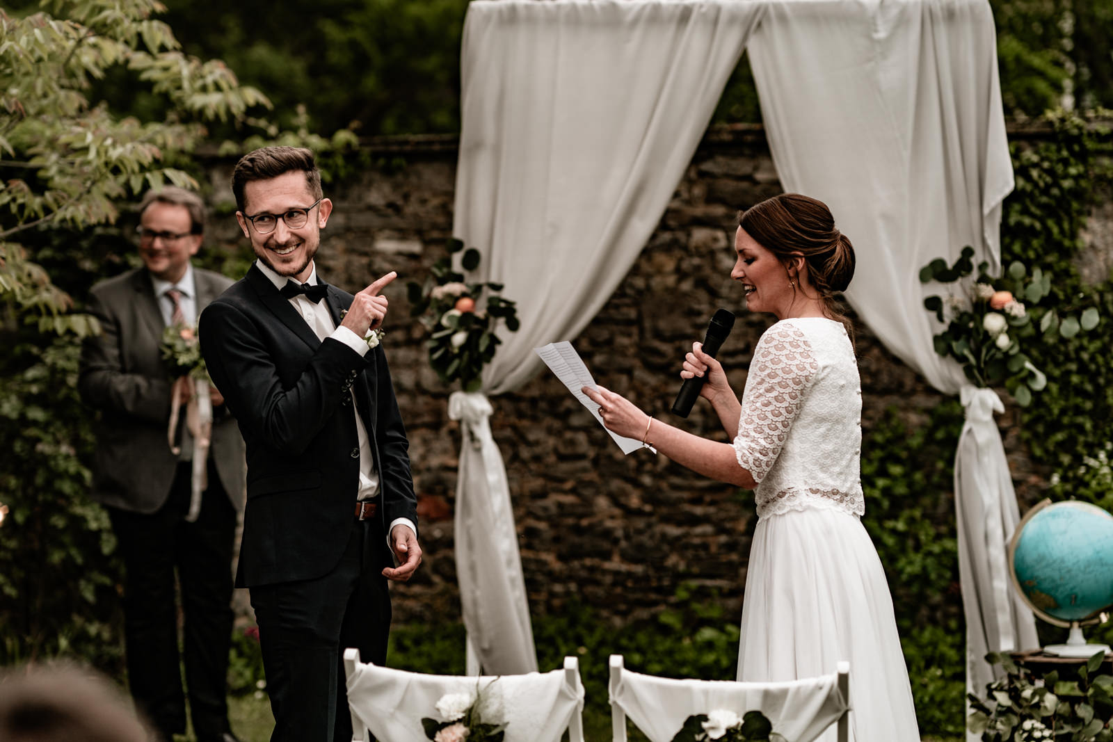 Hochzeit im Freien in der Villa Sommerach bei Würzburg. Hochzeitsbilder vom Hochzeitsfotograf Axel Link