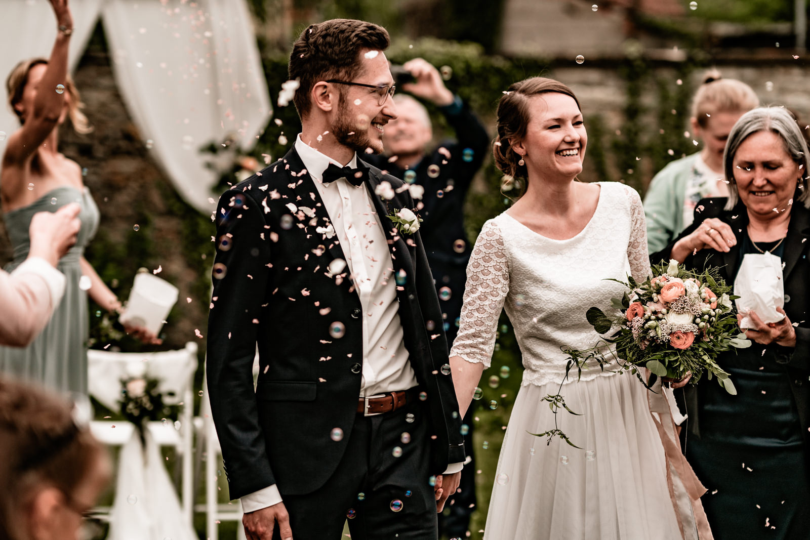 Hochzeit im Freien in der Villa Sommerach bei Würzburg. Hochzeitsbilder vom Hochzeitsfotograf Axel Link
