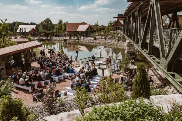 Outdoor Hochzeit im Brückenbaron