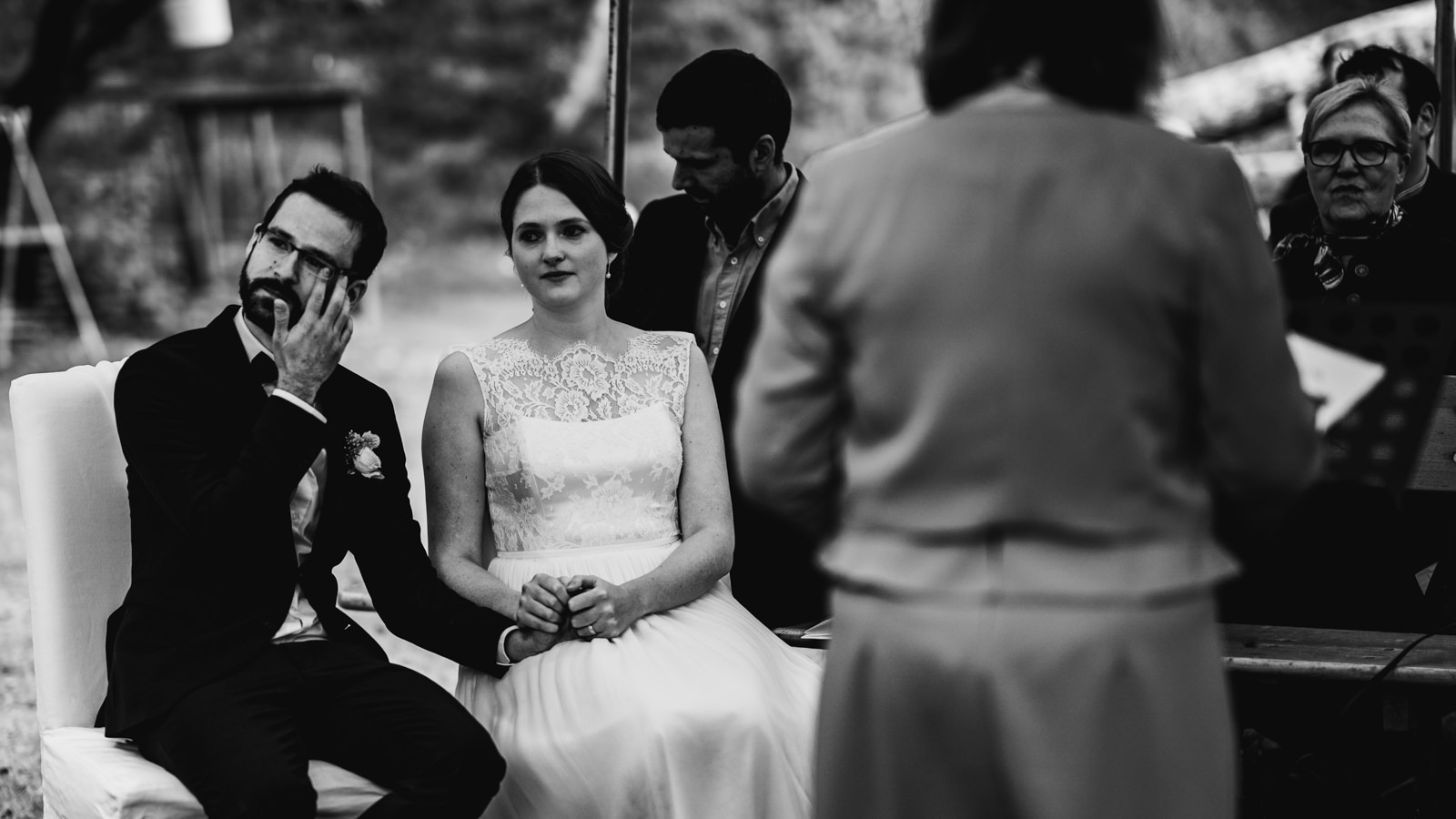 Hochzeitsfotograf Axel Link aus Wuerzburg war für eine freie Trauung outdoor im bayerischen Wald bei Regensburg.