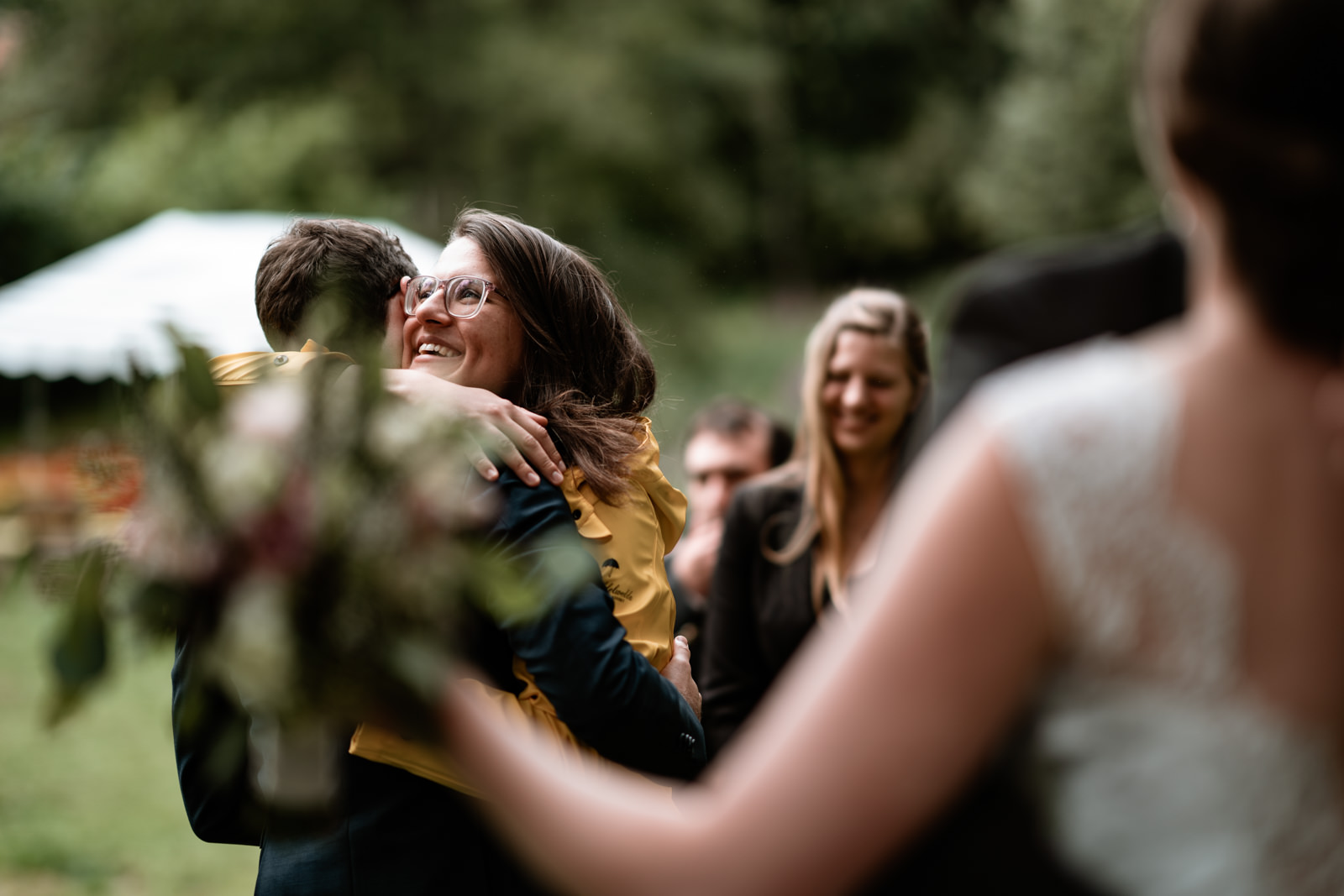 Hochzeitsfotograf Axel Link aus Wuerzburg war für eine freie Trauung outdoor im bayerischen Wald bei Regensburg.