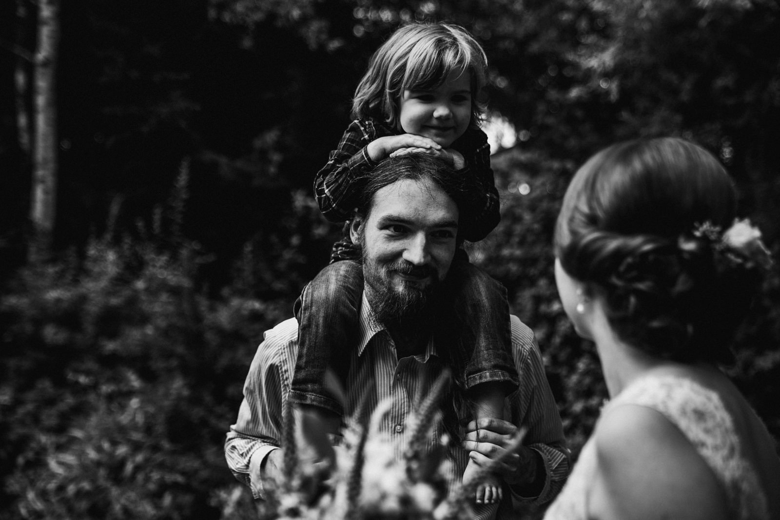Hochzeitsfotograf Axel Link aus Wuerzburg war für eine freie Trauung outdoor im bayerischen Wald bei Regensburg.