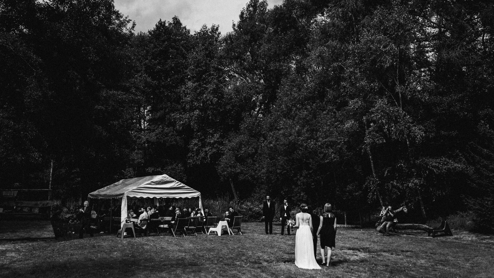 Hochzeitsfotograf Axel Link aus Wuerzburg war für eine freie Trauung outdoor im bayerischen Wald bei Regensburg.