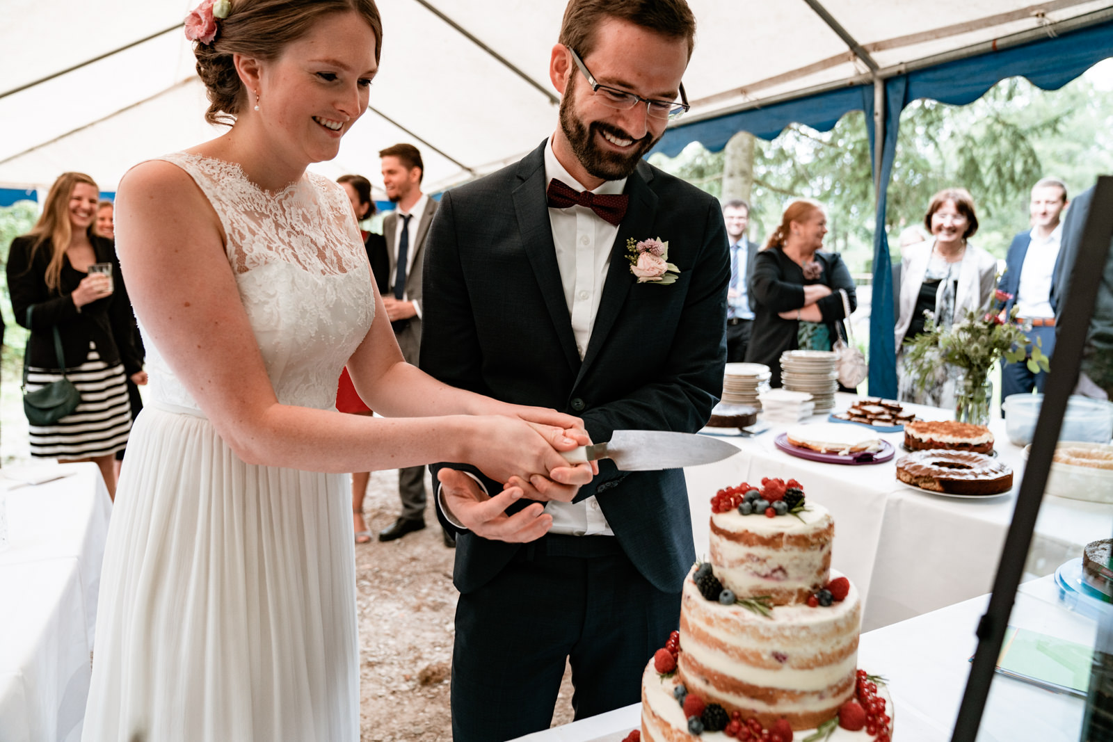 Hochzeitsfotograf Axel Link aus Wuerzburg war für eine freie Trauung outdoor im bayerischen Wald bei Regensburg.