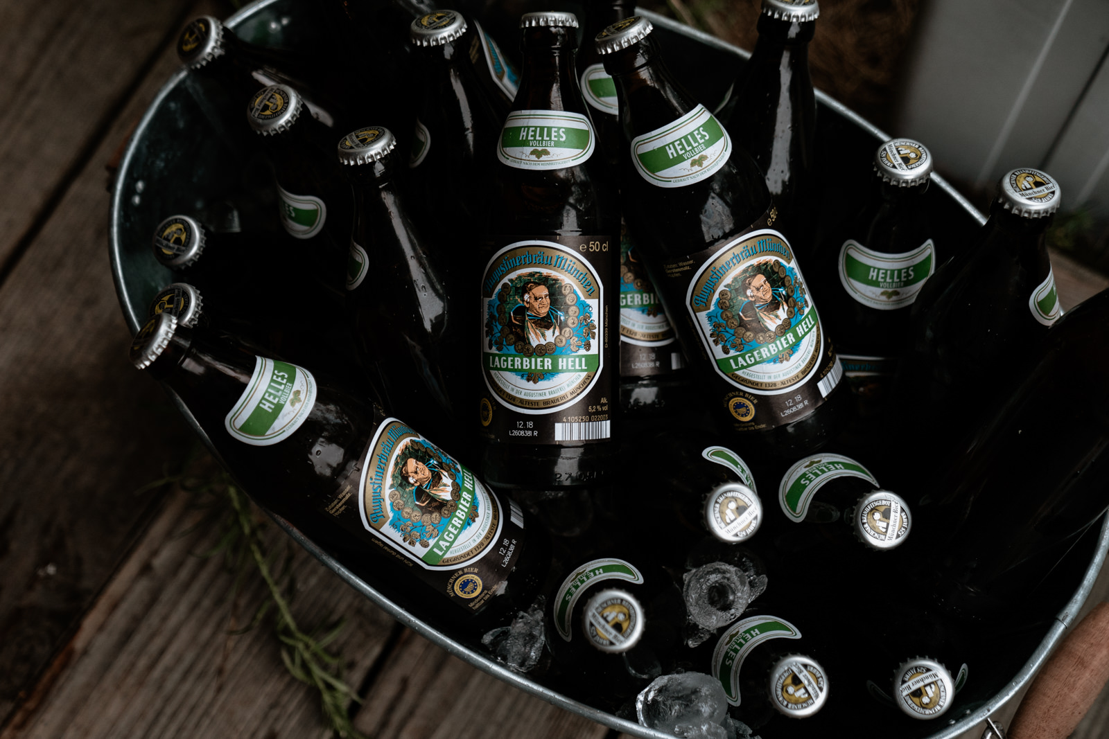Hochzeitsfotograf Axel Link aus Wuerzburg war für eine freie Trauung outdoor im bayerischen Wald bei Regensburg.