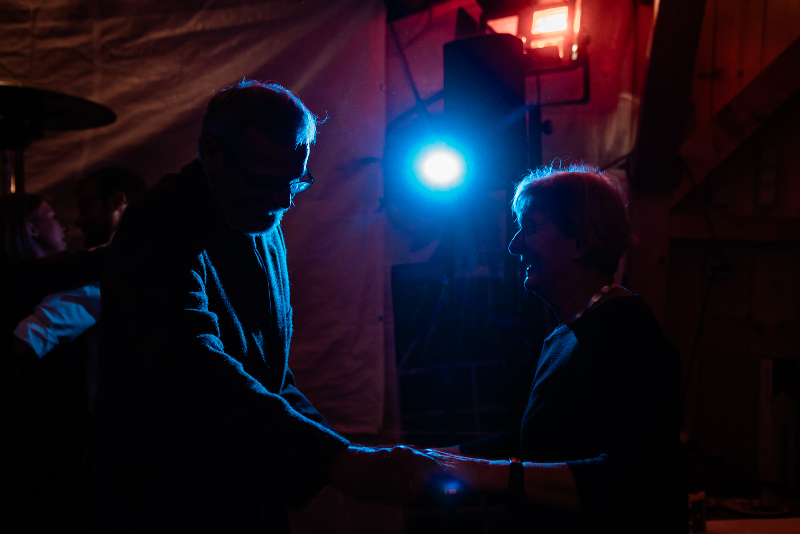 Hochzeitsfotograf Axel Link aus Wuerzburg war für eine freie Trauung outdoor im bayerischen Wald bei Regensburg.