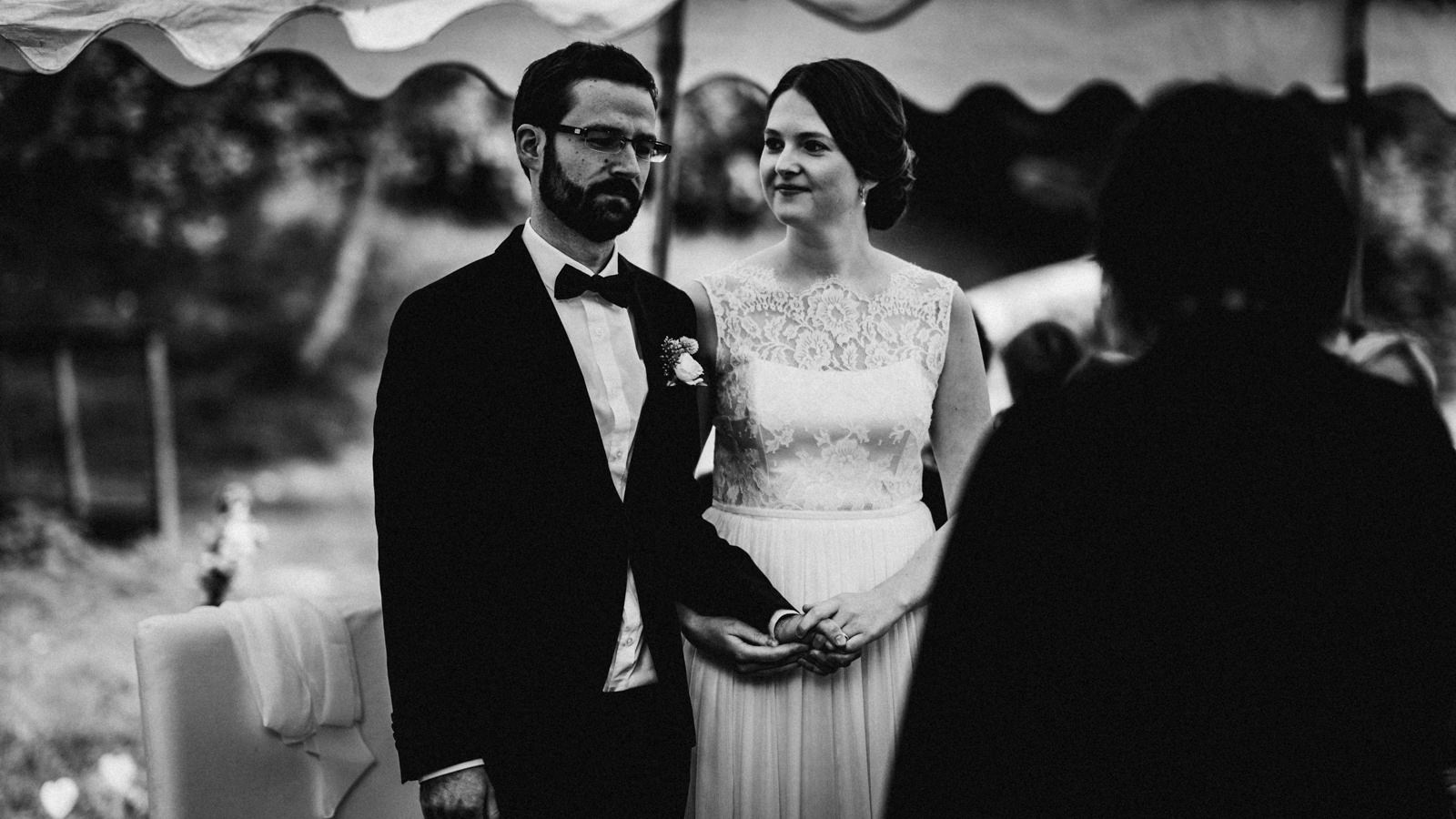 Hochzeitsfotograf Axel Link aus Wuerzburg war für eine freie Trauung outdoor im bayerischen Wald bei Regensburg.