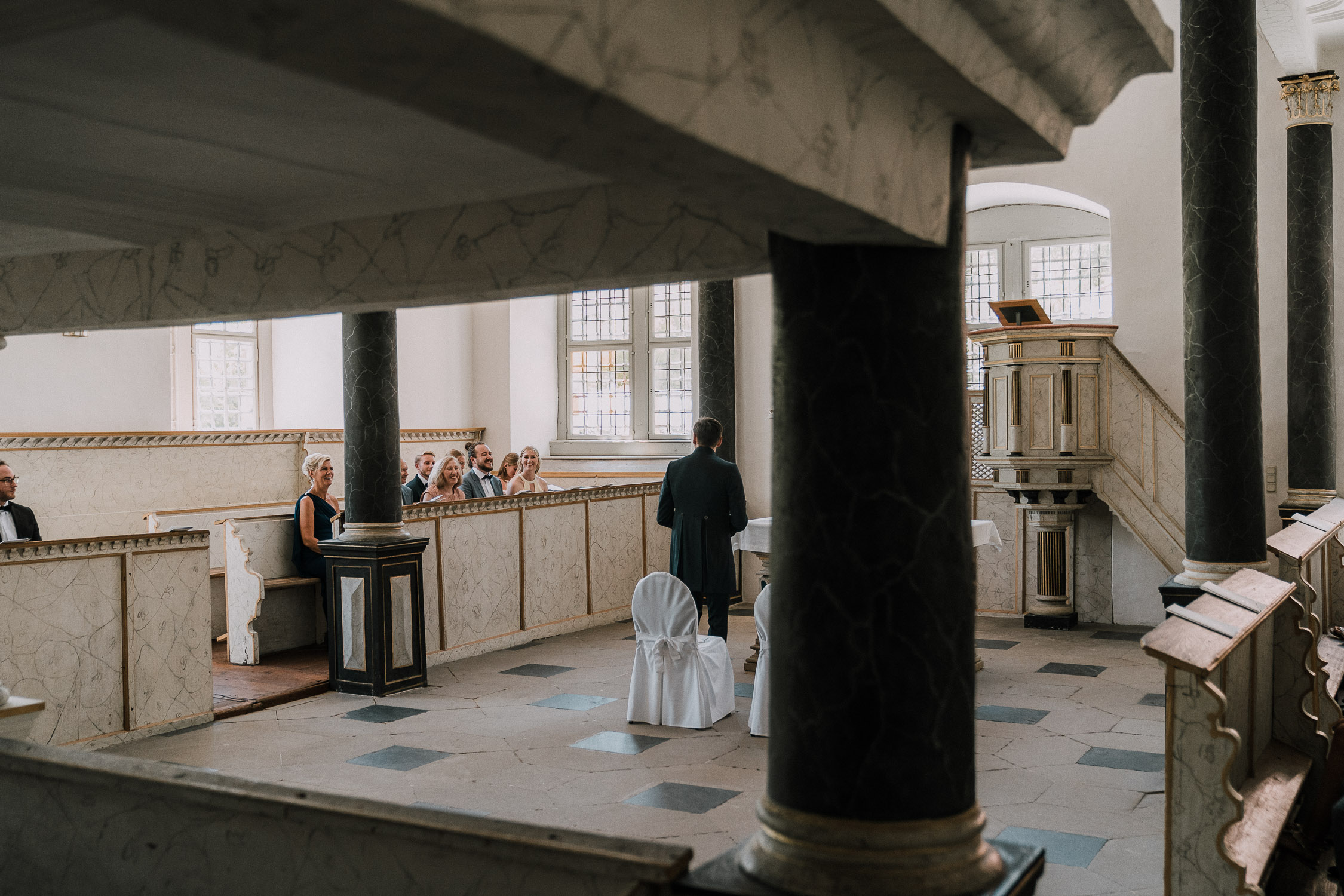 Der Hochzeitsfotograf Axel Link zeigt Bilder, die er als Fotograf auf einer Hochzeit im Schloss Weikersheim gemacht hat. Braut und Bräutigam mit Gäste bei der Trauung und Hochzeitsfeier.