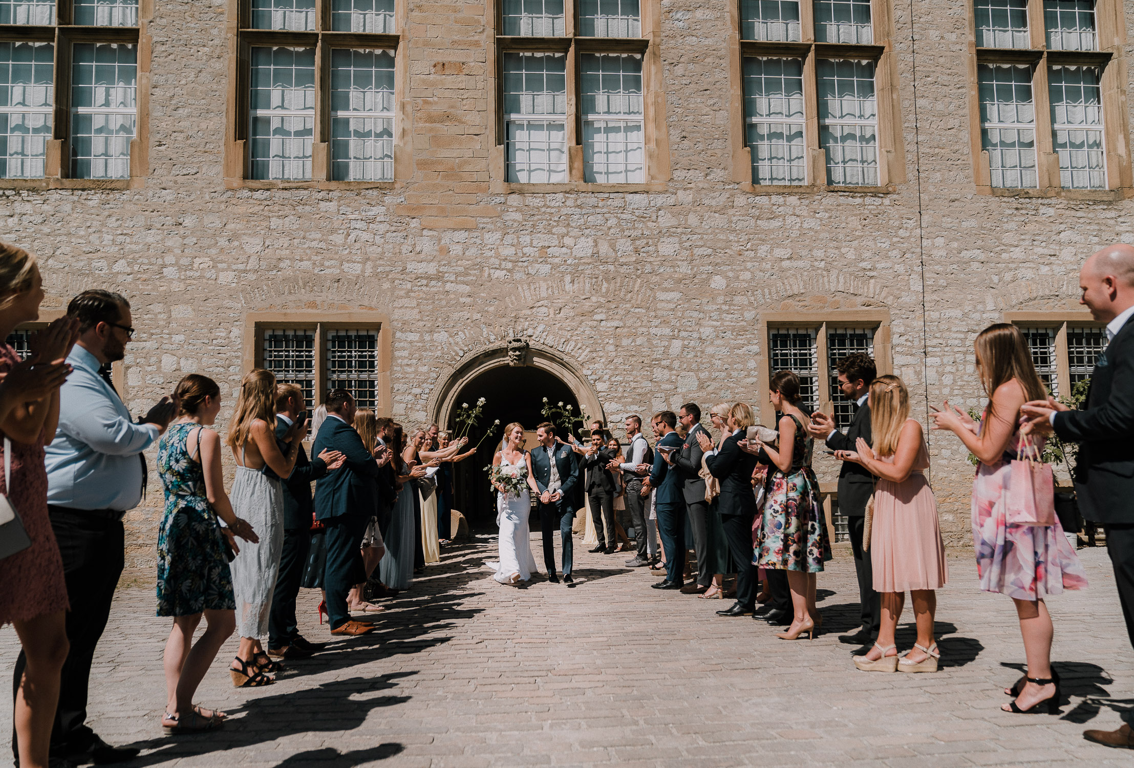 Der Hochzeitsfotograf Axel Link zeigt Bilder, die er als Fotograf auf einer Hochzeit im Schloss Weikersheim gemacht hat. Braut und Bräutigam mit Gäste bei der Trauung und Hochzeitsfeier.