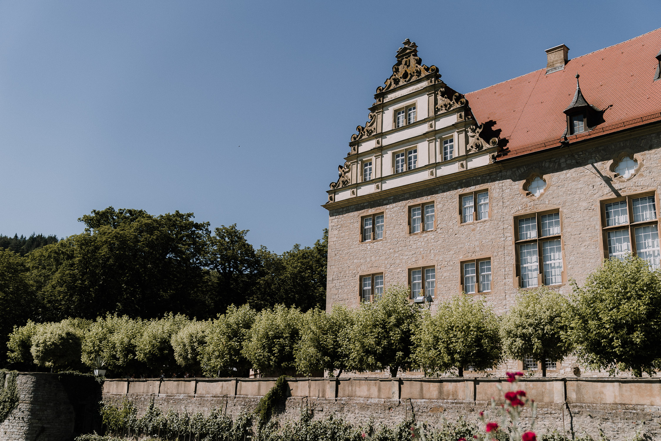 Der Hochzeitsfotograf Axel Link zeigt Bilder, die er als Fotograf auf einer Hochzeit im Schloss Weikersheim gemacht hat. Braut und Bräutigam mit Gäste bei der Trauung und Hochzeitsfeier.