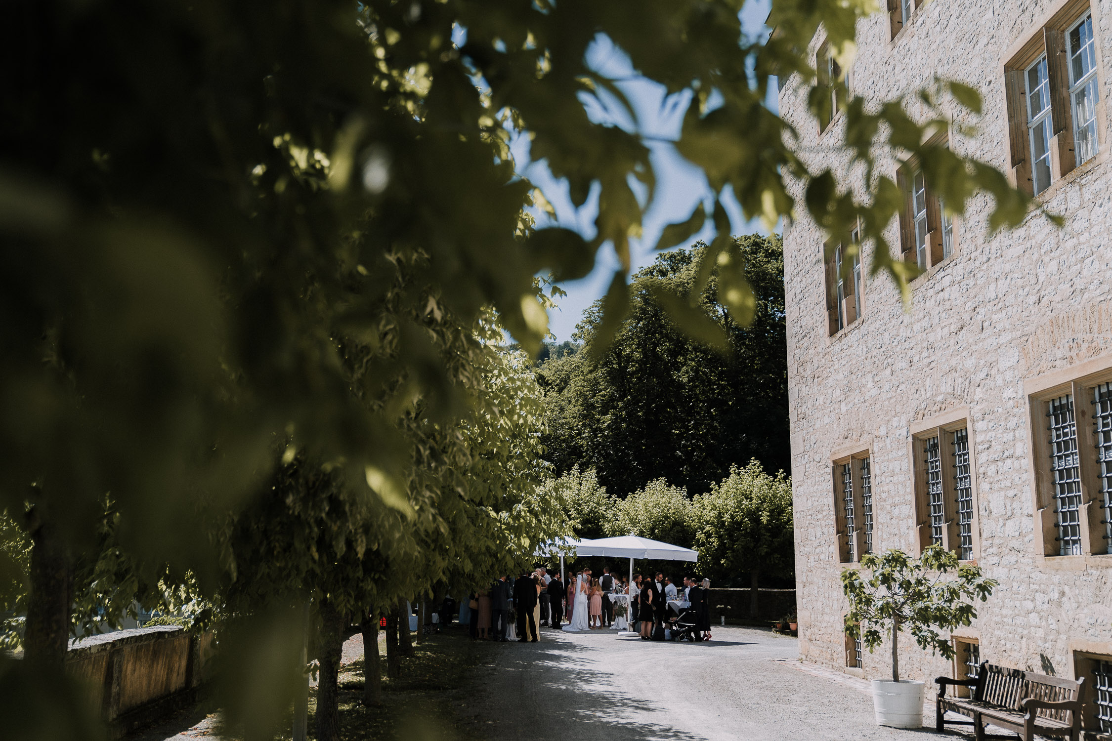 Der Hochzeitsfotograf Axel Link zeigt Bilder, die er als Fotograf auf einer Hochzeit im Schloss Weikersheim gemacht hat. Braut und Bräutigam mit Gäste bei der Trauung und Hochzeitsfeier.