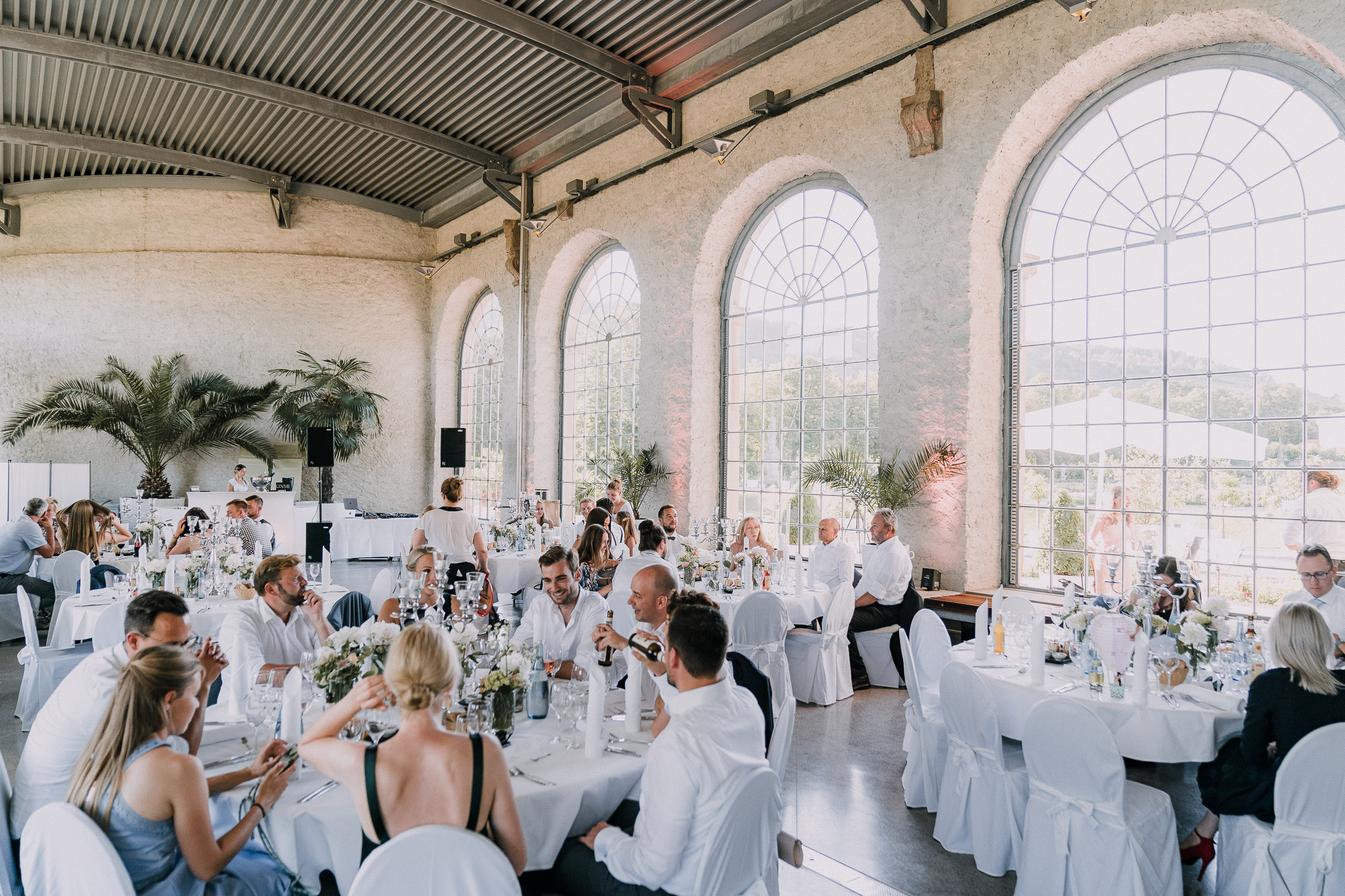 Der Hochzeitsfotograf Axel Link zeigt Bilder, die er als Fotograf auf einer Hochzeit im Schloss Weikersheim gemacht hat. Braut und Bräutigam mit Gäste bei der Trauung und Hochzeitsfeier.