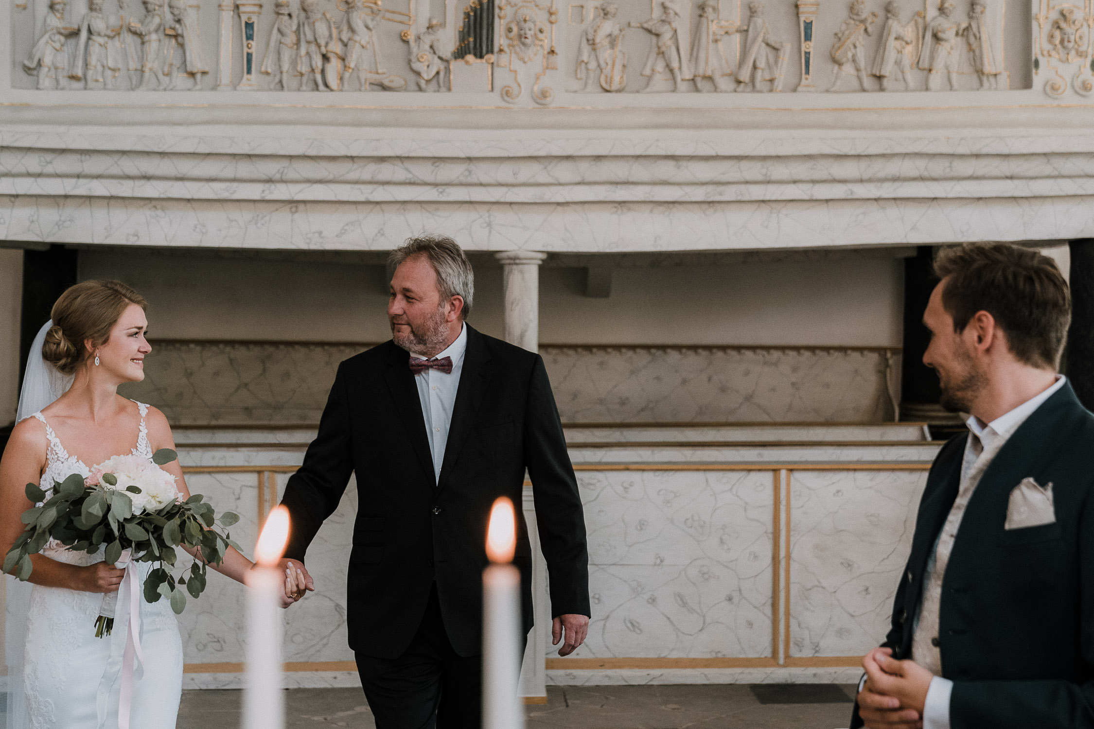 Der Hochzeitsfotograf Axel Link zeigt Bilder, die er als Fotograf auf einer Hochzeit im Schloss Weikersheim gemacht hat. Braut und Bräutigam mit Gäste bei der Trauung und Hochzeitsfeier.