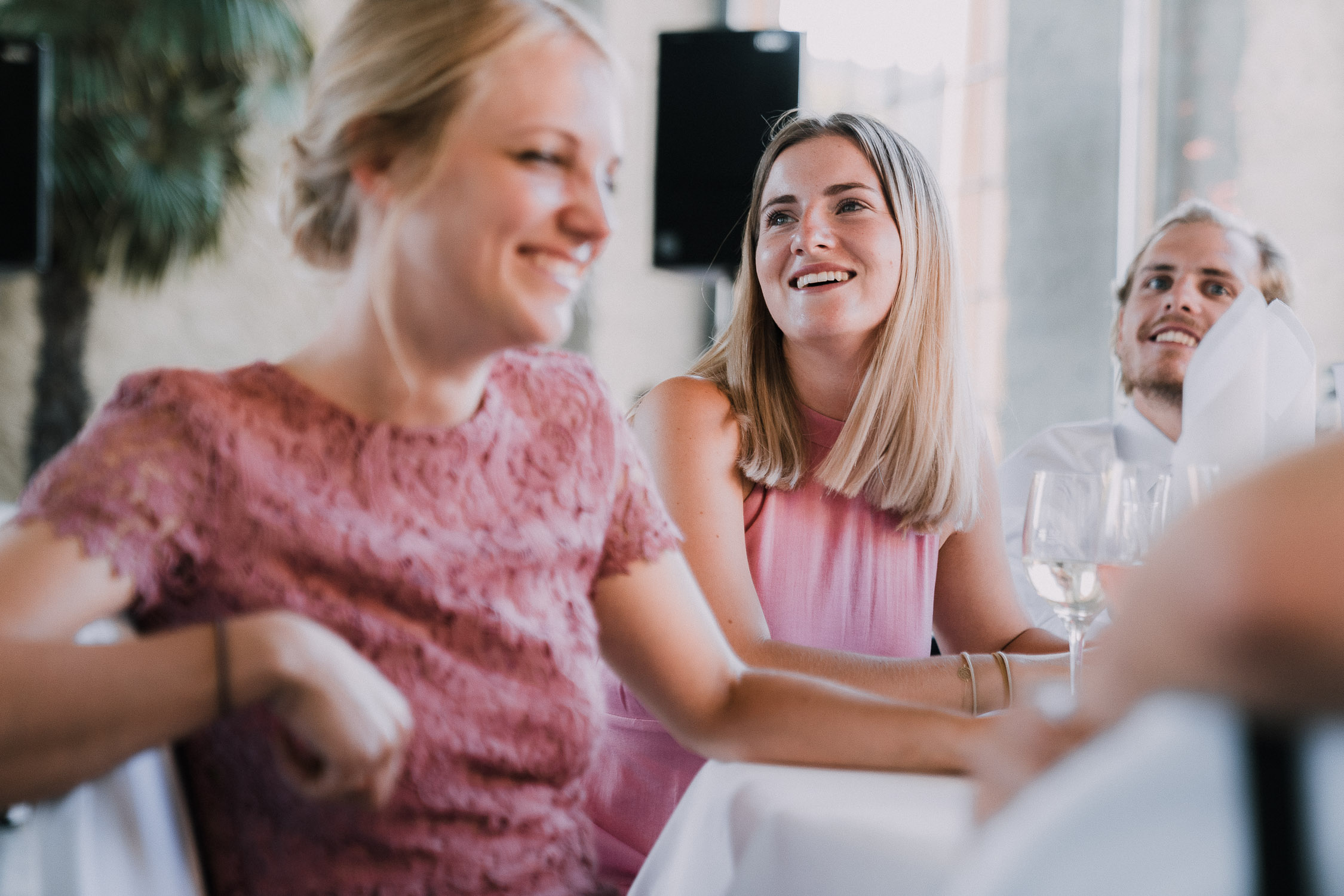 Der Hochzeitsfotograf Axel Link zeigt Bilder, die er als Fotograf auf einer Hochzeit im Schloss Weikersheim gemacht hat. Braut und Bräutigam mit Gäste bei der Trauung und Hochzeitsfeier.