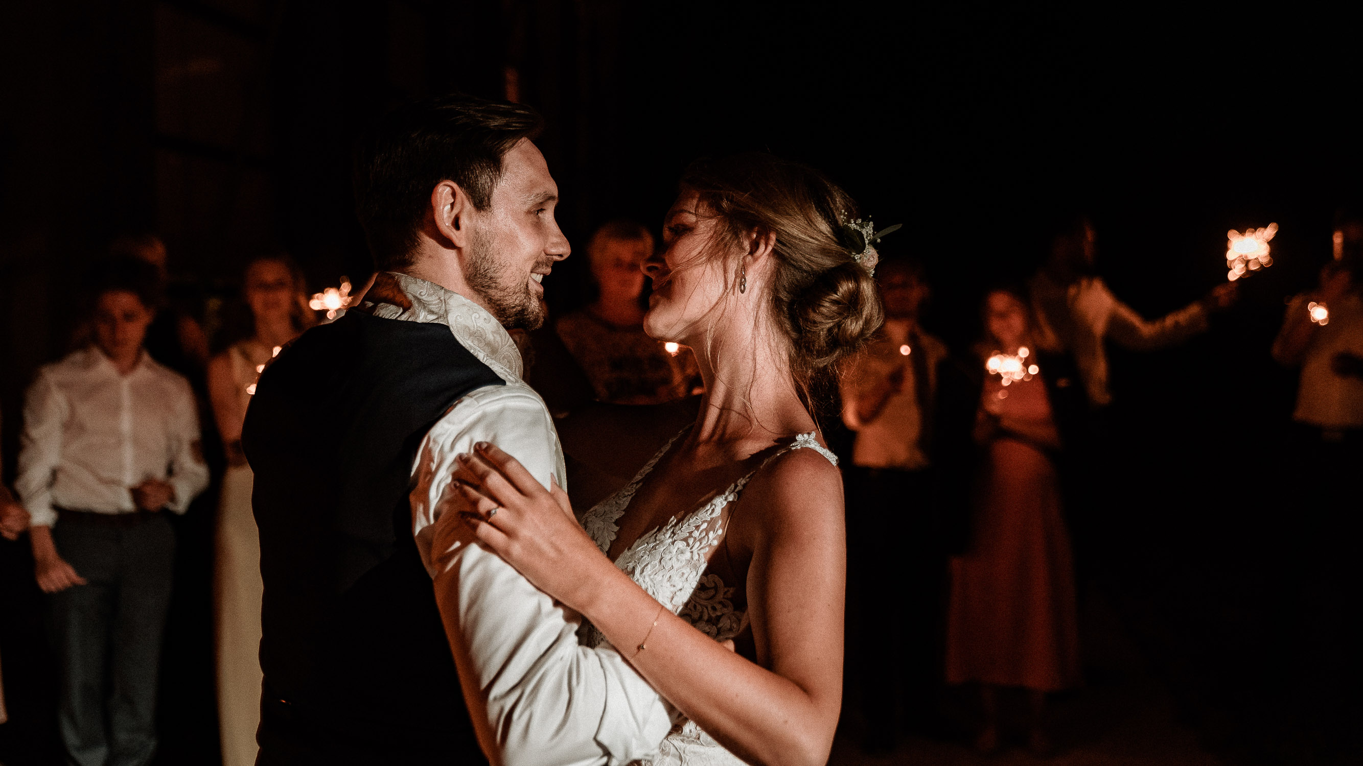 Der Hochzeitsfotograf Axel Link zeigt Bilder, die er als Fotograf auf einer Hochzeit im Schloss Weikersheim gemacht hat. Braut und Bräutigam mit Gäste bei der Trauung und Hochzeitsfeier.