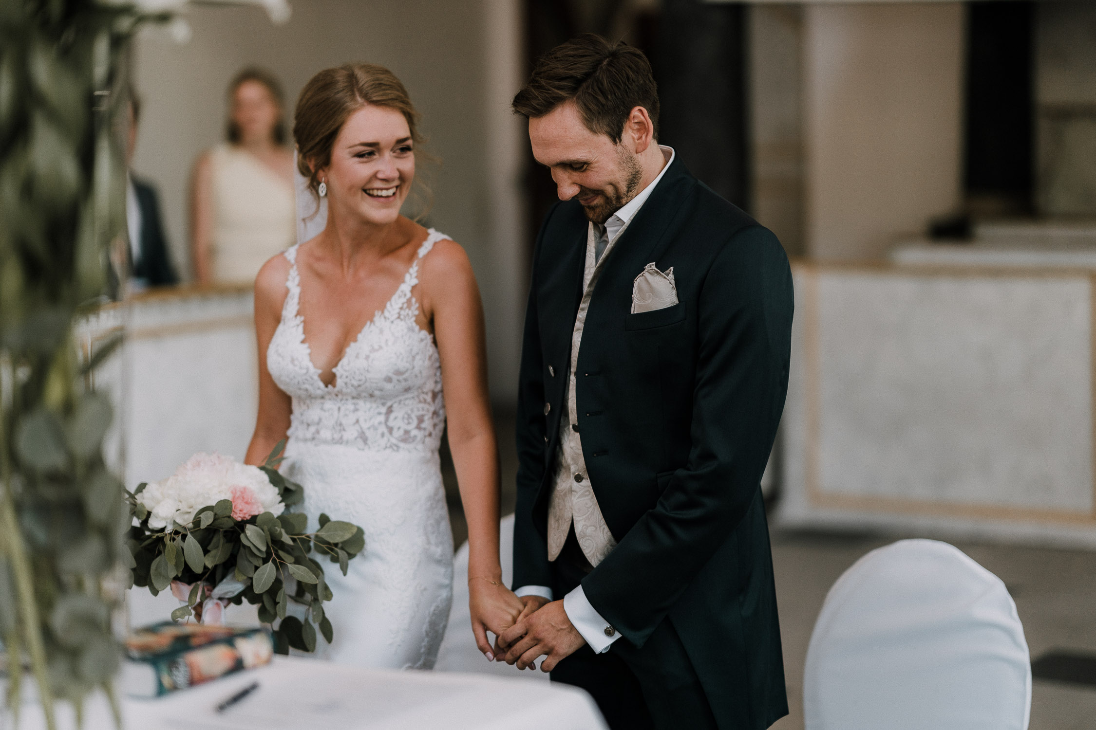Der Hochzeitsfotograf Axel Link zeigt Bilder, die er als Fotograf auf einer Hochzeit im Schloss Weikersheim gemacht hat. Braut und Bräutigam mit Gäste bei der Trauung und Hochzeitsfeier.