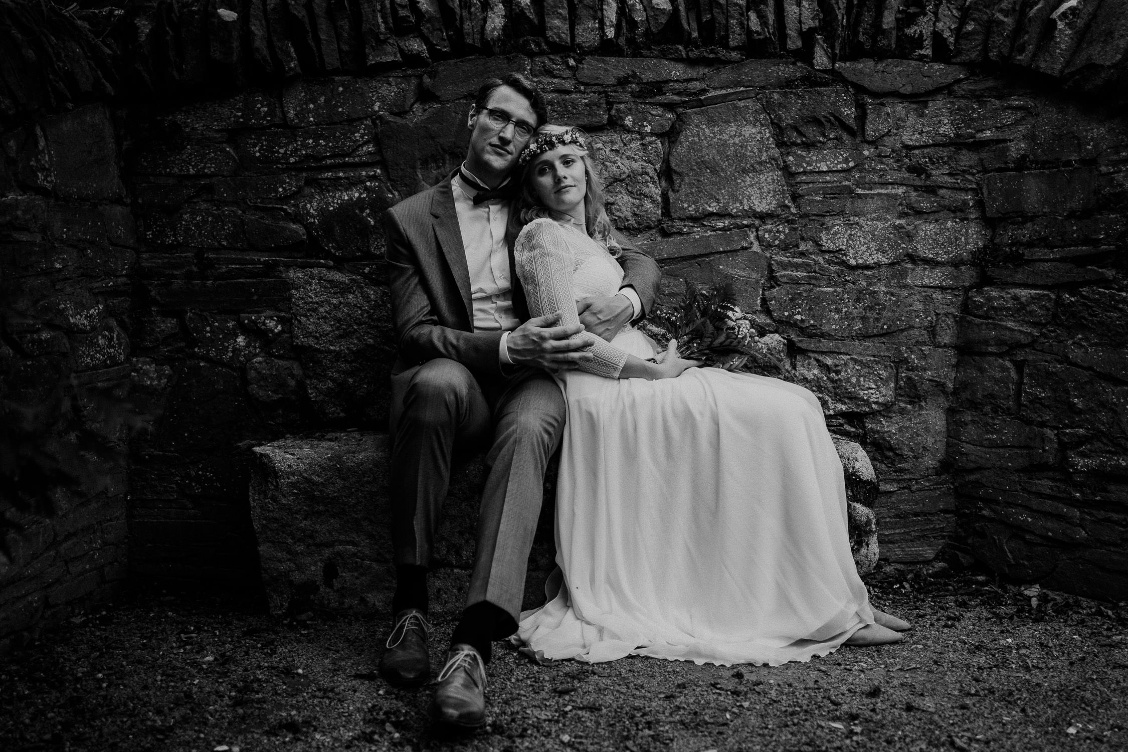 Portrait des Brautpaares in Schwarz Weiß. Fotografiert von Hochzeitsfotograf Axel Link