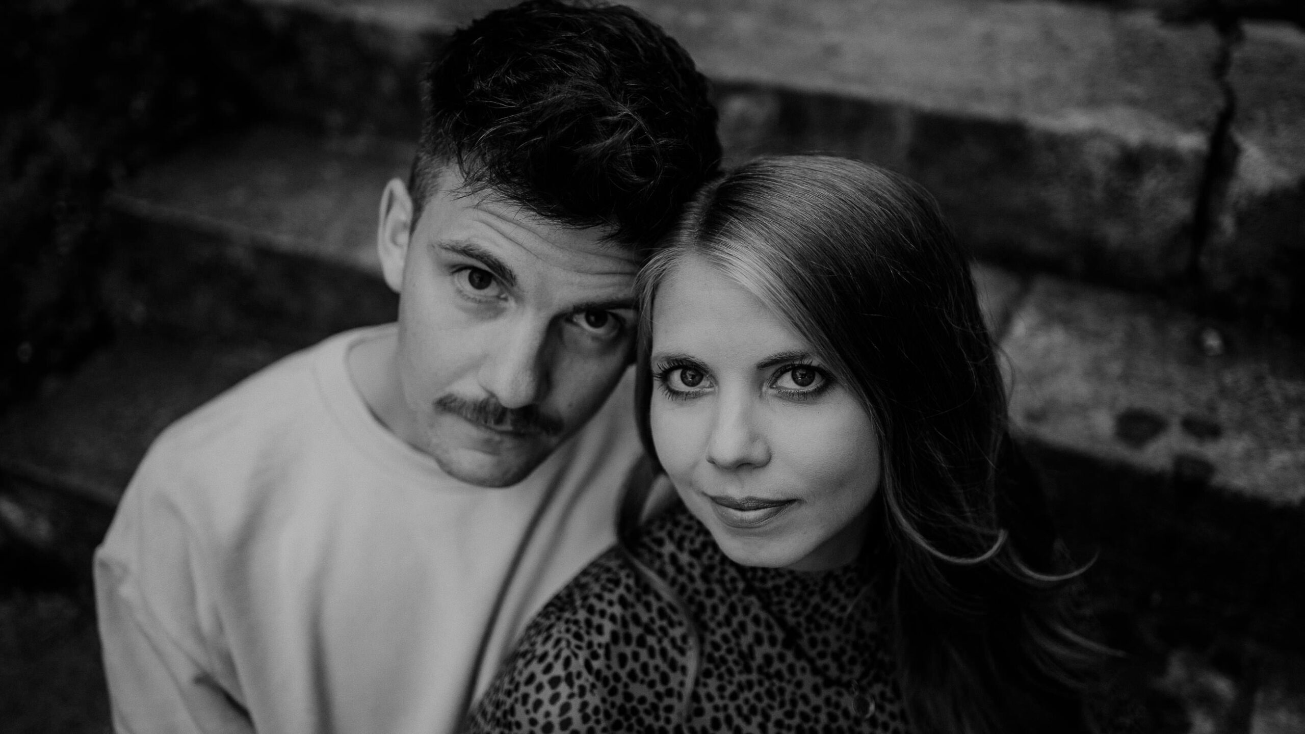 SchwarzWeiß-Foto Pärchenshooting. Foto vom Hochzeitsfotogarf Axel Link aus Würzburg