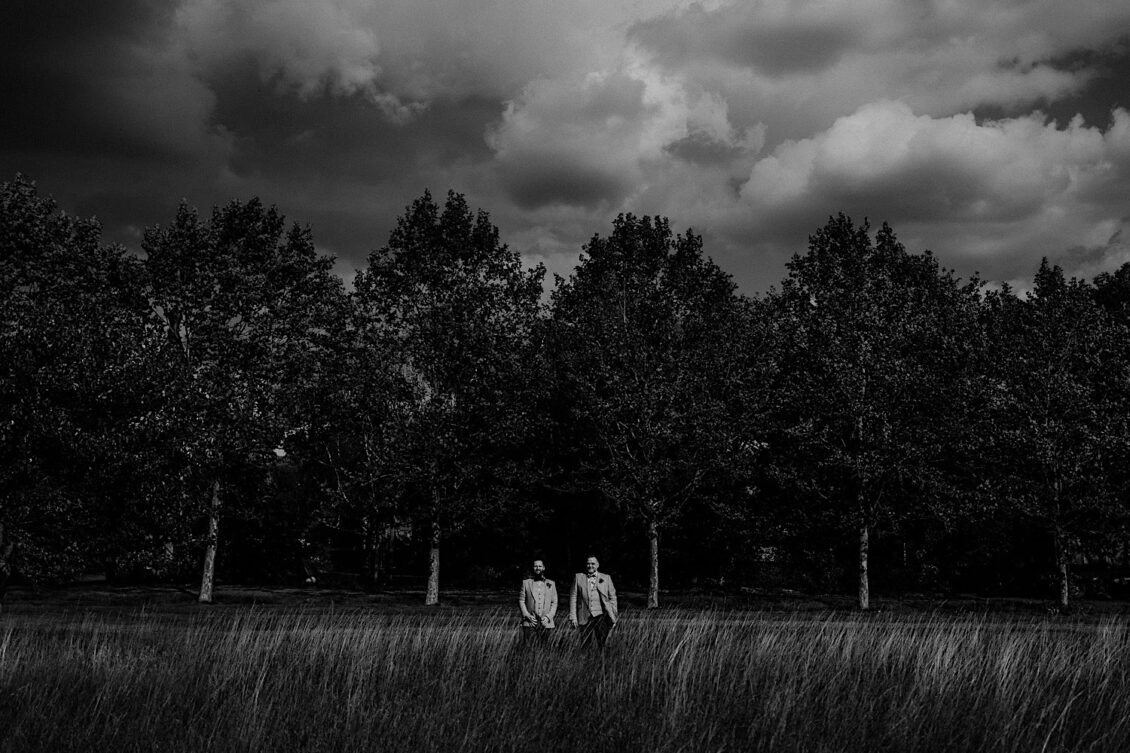 32_Hochzeitsfotograf-Wuerzburg-28_Hochzeitsportraits an der schwulen Hochzeit in der Burg Konradsheim bei Ko?n. Hochzeitsbild vom Hochzeitsfotograf Axel Link