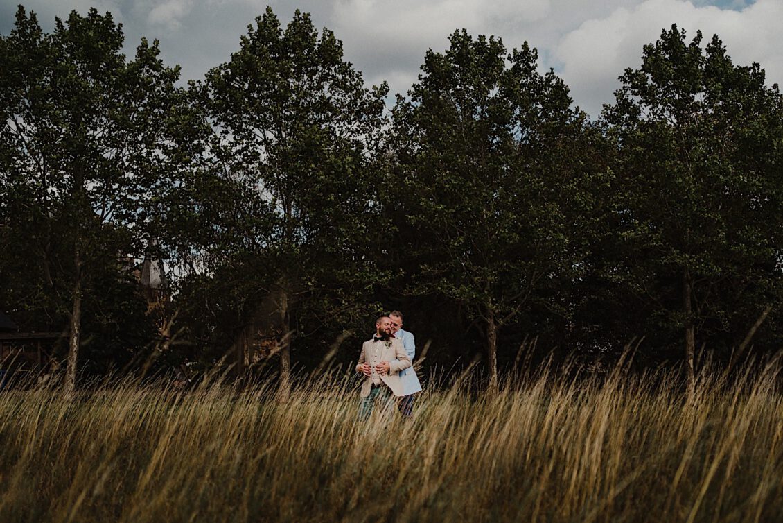 33_Hochzeitsfotograf-Wuerzburg-27_Hochzeitsportraits an der schwulen Hochzeit in der Burg Konradsheim bei Ko?n. Hochzeitsbild vom Hochzeitsfotograf Axel Link