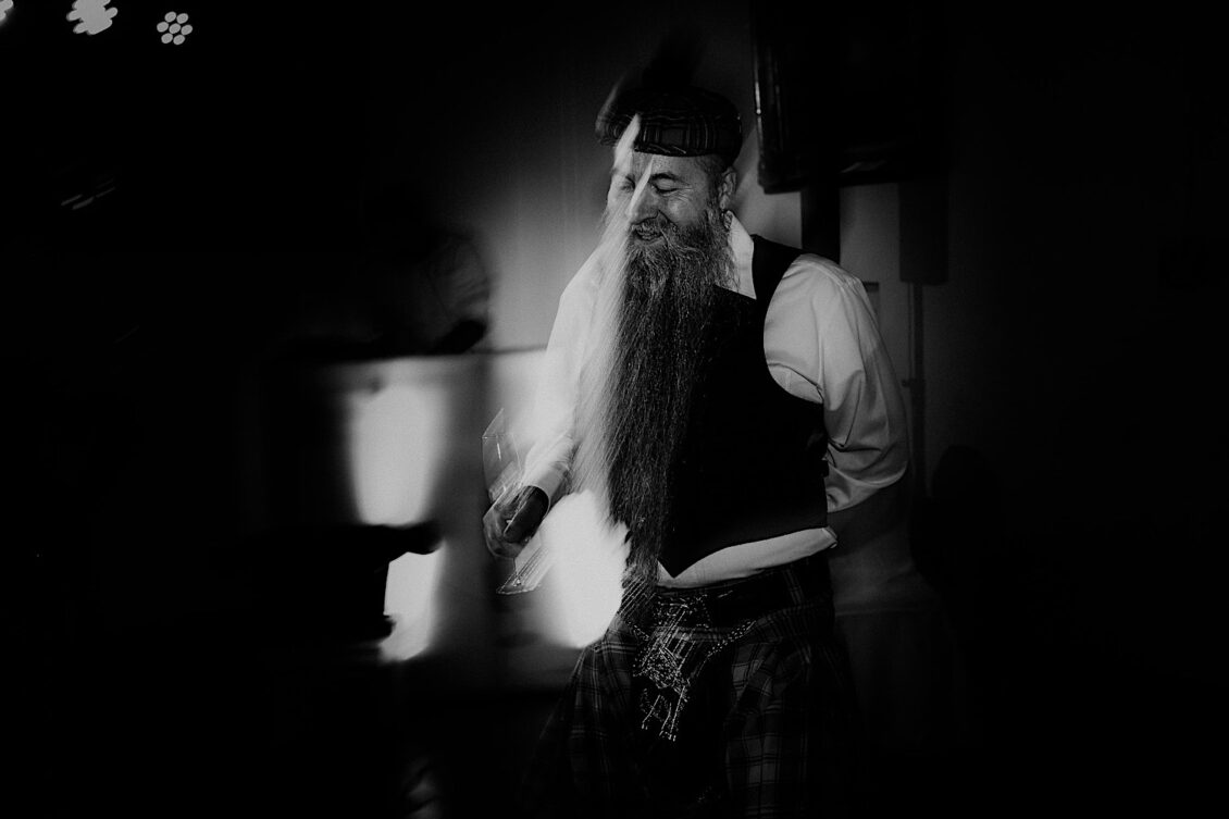 65_Hochzeitsfotograf-Wuerzburg-71_Party an der schwulen Hochzeit auf der Burg Konradsheim bei Ko?ln.