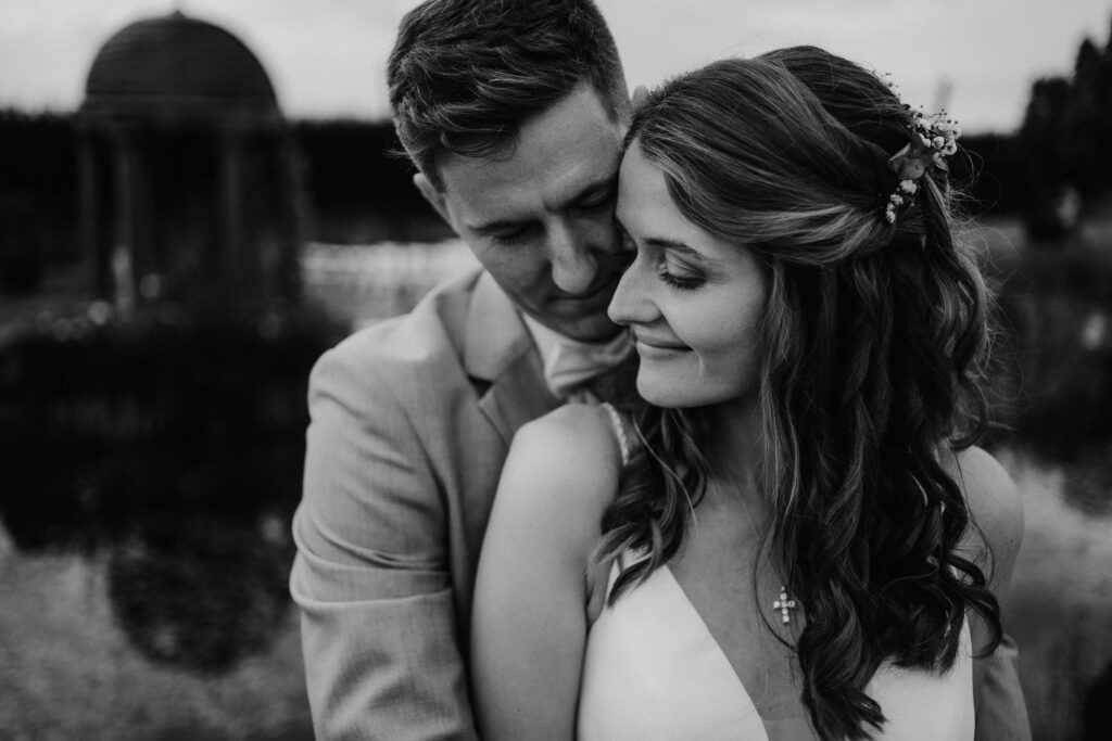 Hochzeit im Schloss Walkershofen - Freie Trauung am See. Hochzeitsfotos vom Hochzeitsfotograf aus Wuerzburg Axel Link