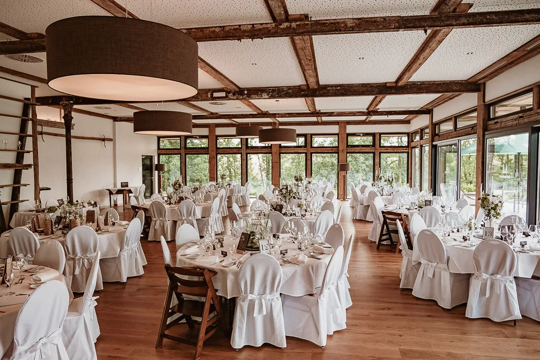 Hochzeitslocation-Brueckenbaron-Sonderhofen-3 Hochzeitslocation-Brueckenbaron-Sonderhofen Hochzeitsfotograf Wuerzburg innen Deko