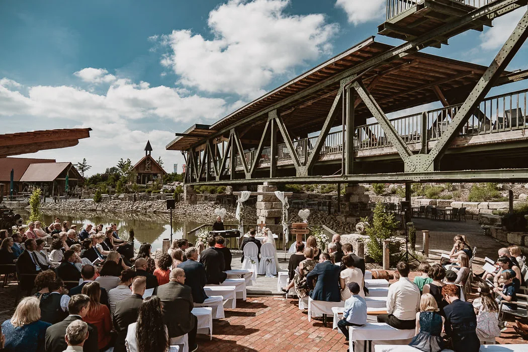 Hochzeitslocation-Brueckenbaron-Sonderhofen-5 Hochzeitslocation-Brueckenbaron-Sonderhofen Hochzeitsfotograf Wuerzburg außen