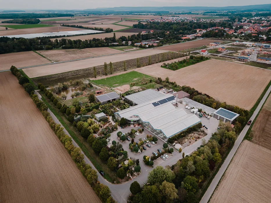 Hochzeitslocation-Fraenkische-Toskana-Wiesentheid-5 Hochzeitslocation-Fraenkische-Toskana-Wiesentheid Hochzeit im Gewaechshaus Hochzeitsfotograf Wuerzburg Luftaufnahme Drohne