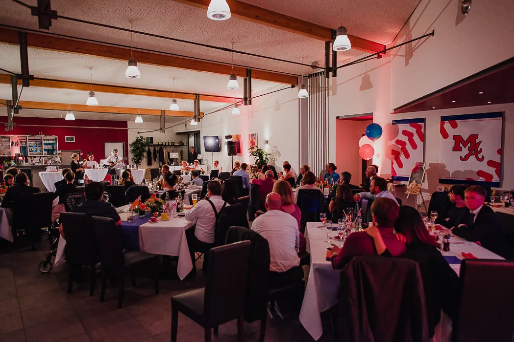 Hochzeitslocation-Golfclub-Schweinfurt-Hochzeitsfotograf-Wuerzburg-3 Hochzeitslocation-Golfclub-Schweinfurt-Hochzeitsfotograf-Wuerzburg innen