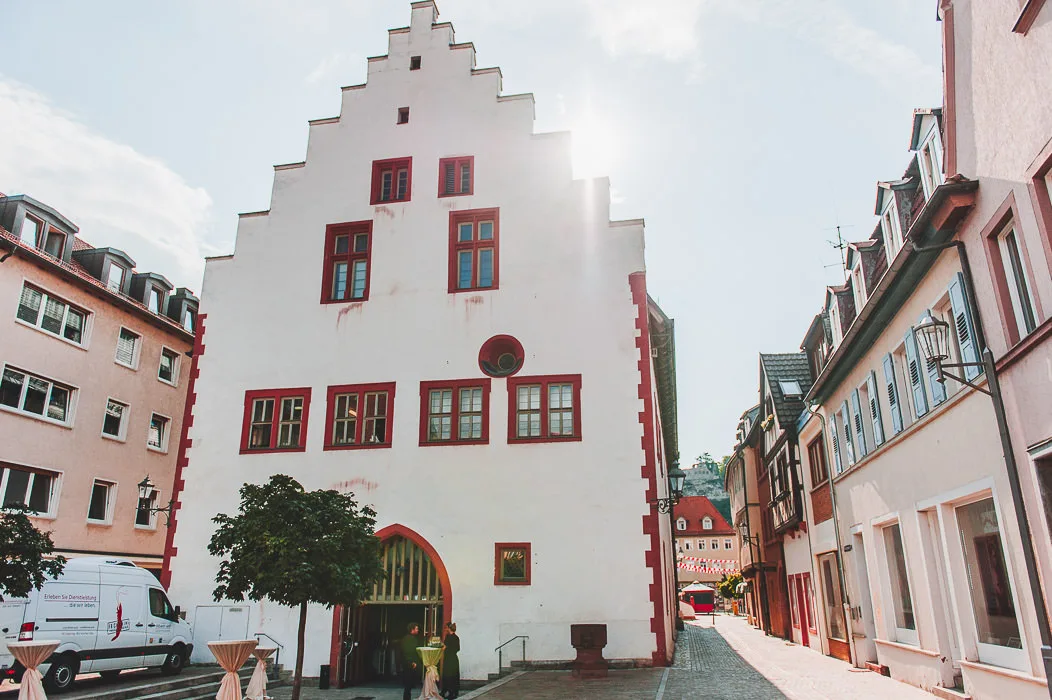 Hochzeitslocation-Historisches-Rathaus-Karlstadt-Hochzeitsfotograf-Wuerzburg-1 Hochzeitslocation-Historisches-Rathaus-Karlstadt