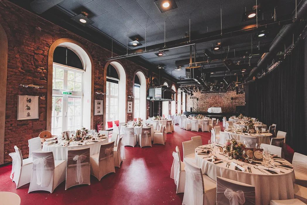 Hochzeitslocation-Hofgarten-Kabarett-Hochzeitsfotograf-Wuerzburg-1 Hochzeitslocation-Hofgarten-Kabarett-Hochzeitsfotograf-Wuerzburg innen