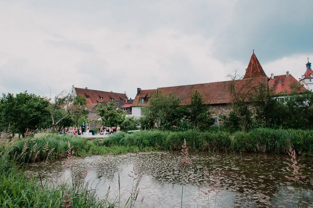 Hochzeitslocation-Hotel-Freihof-Prichsenstadt-Hochzeitsfotograf-Wuerzburg-5 Hochzeitslocation-Hotel-Freihof-Prichsenstadt-Hochzeitsfotograf-Wuerzburg Freie Trauung am See