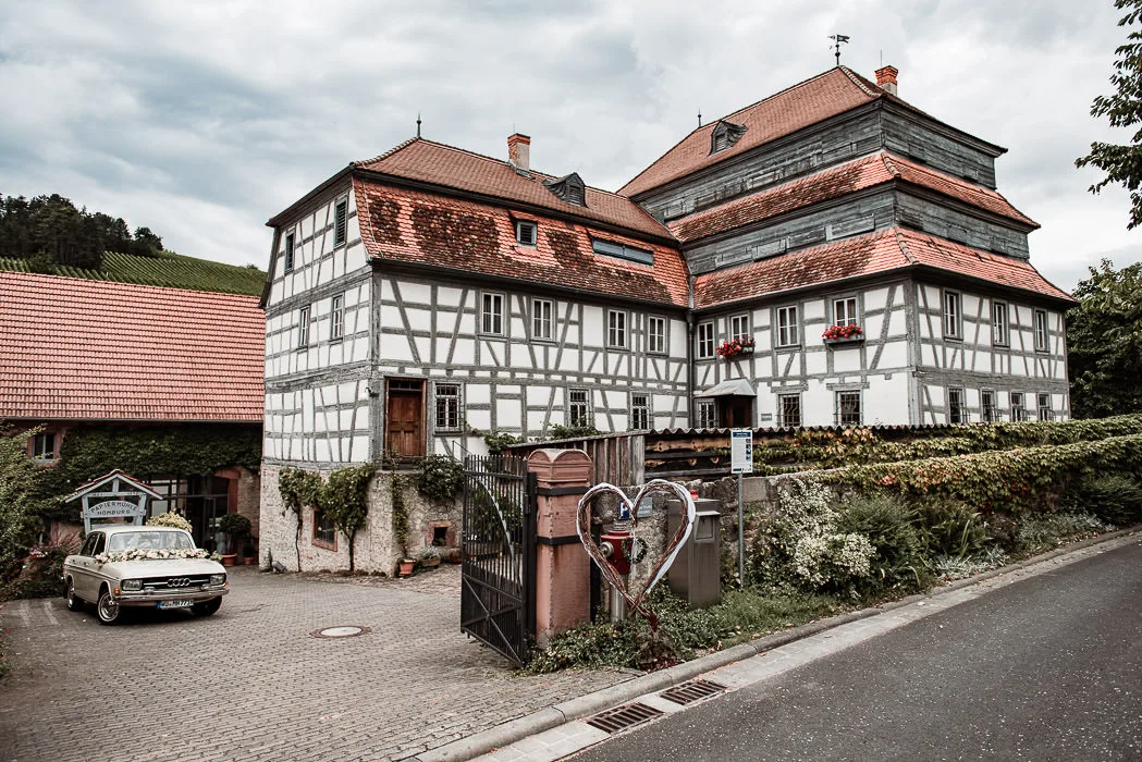 Hochzeitslocation-Papiermuehle-Homburg-Hochzeitsfotograf-Wuerzburg-2 Hochzeitslocation-Papiermuehle-Homburg-Hochzeitsfotograf-Wuerzburg außen