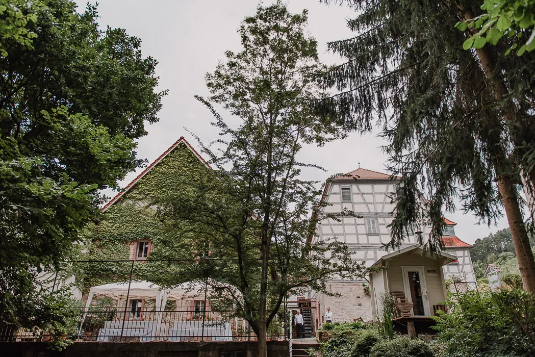 Hochzeitslocation-Papiermuehle-Homburg-Hochzeitsfotograf-Wuerzburg-3 Hochzeitslocation-Papiermuehle-Homburg-Hochzeitsfotograf-Wuerzburg außen