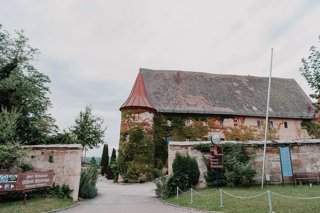 Hochzeitslocation-Schloss-Wiesenthau-Forchheim-Hochzeitsfotograf-Wuerzburg-5 Hochzeitslocation-Schloss-Wiesenthau-Forchheim-Hochzeitsfotograf-Wuerzburg außen