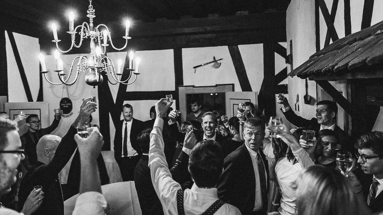 Hochzeitslocation-Schloss-Wiesenthau-Forchheim-Hochzeitsfotograf-Wuerzburg-7 Hochzeitslocation-Schloss-Wiesenthau-Forchheim-Hochzeitsfotograf-Wuerzburg party