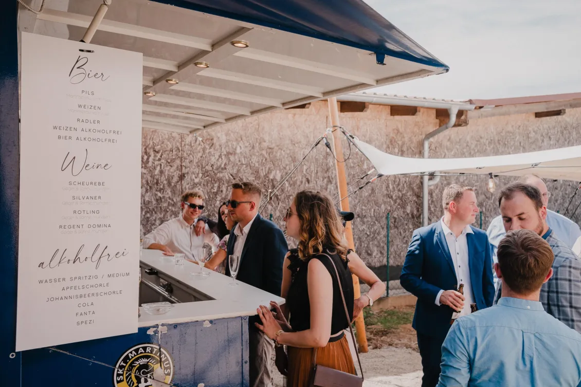 Hochzeitsfotograf Wuerzburg Freie Trauung und Feier in privater Scheune 22