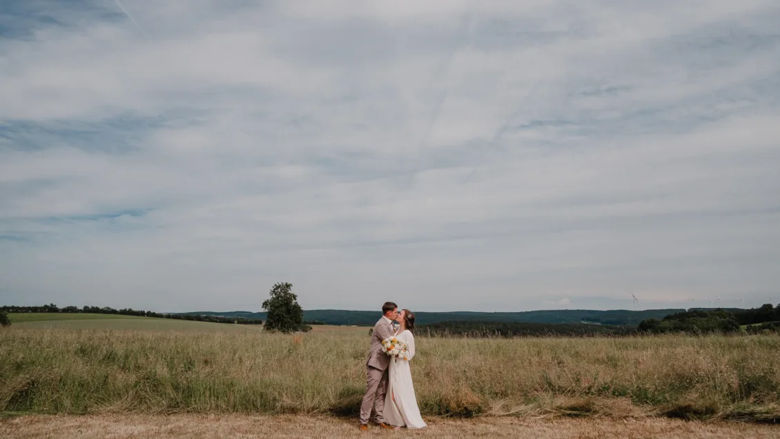 Hochzeitsfotograf Wuerzburg Freie Trauung und Feier in privater Scheune 23