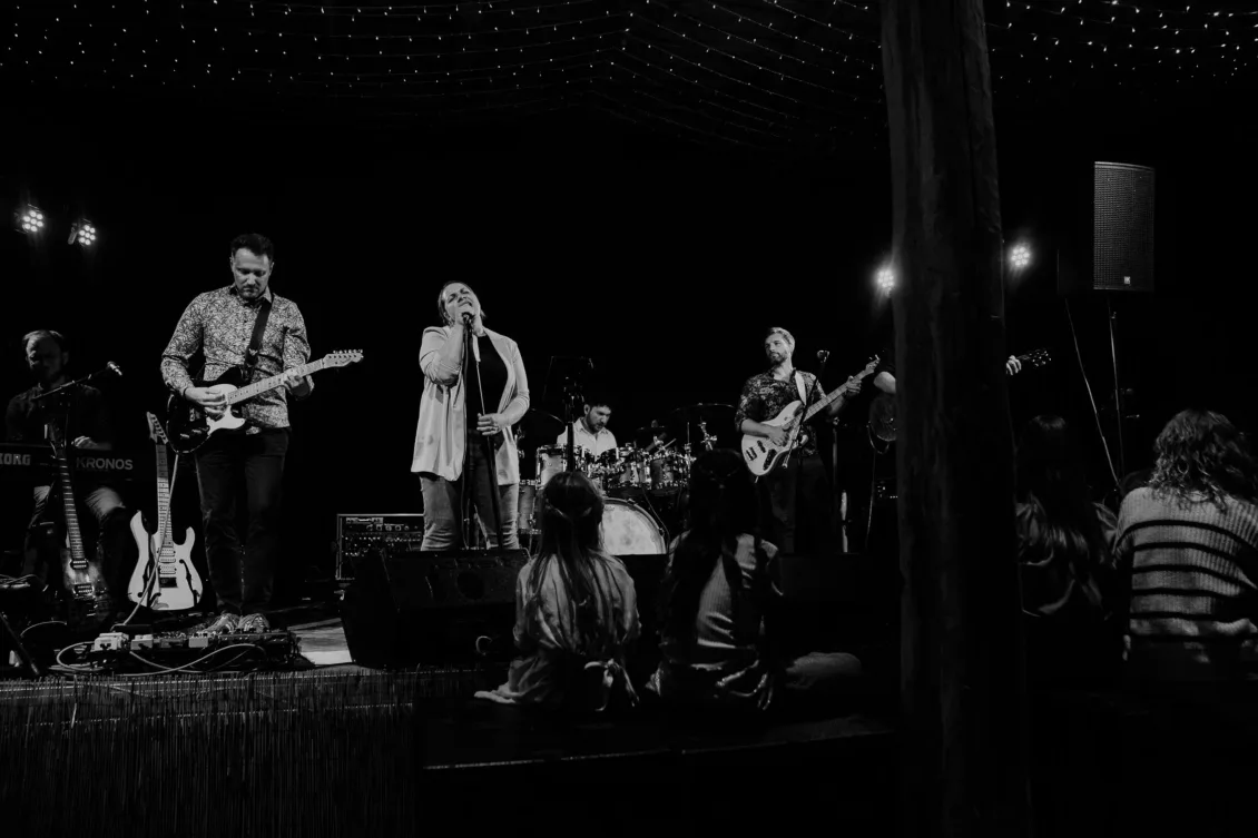 Hochzeitsfotograf Wuerzburg Freie Trauung und Feier in privater Scheune 34