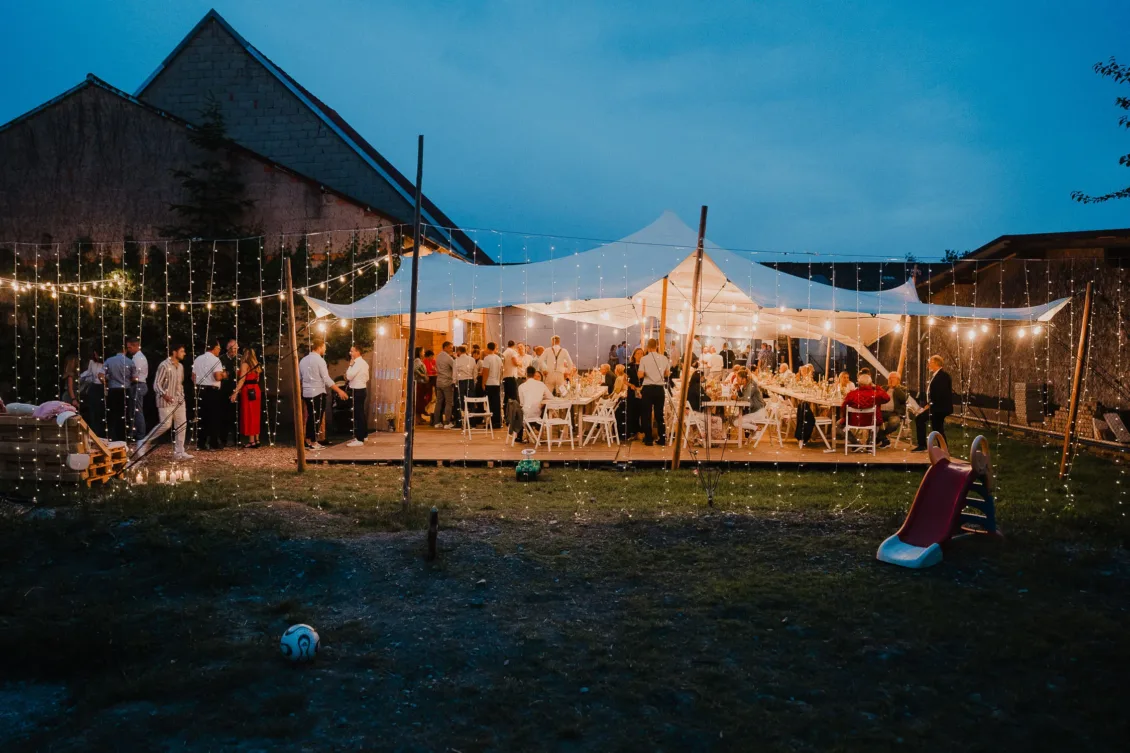 Hochzeitsfotograf Wuerzburg Freie Trauung und Feier in privater Scheune 35