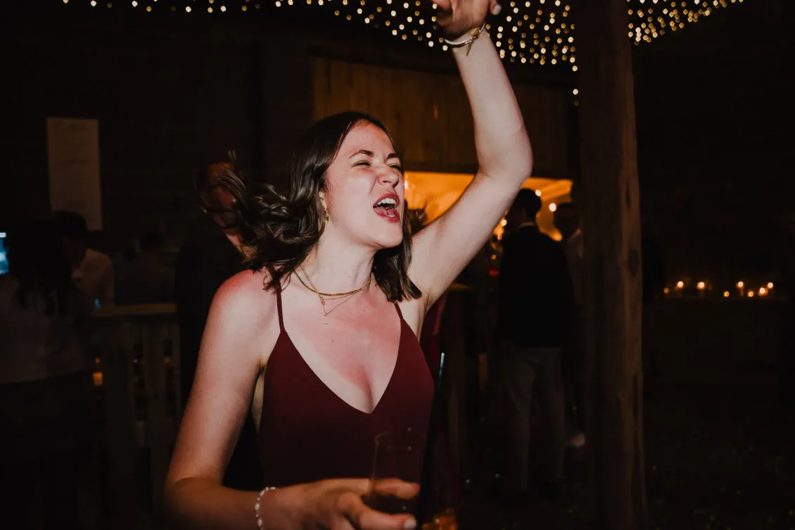 Hochzeitsfotograf Wuerzburg Freie Trauung und Feier in privater Scheune 44