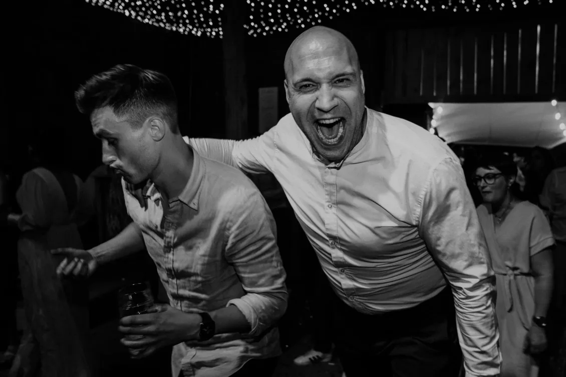 Hochzeitsfotograf Wuerzburg Freie Trauung und Feier in privater Scheune 45