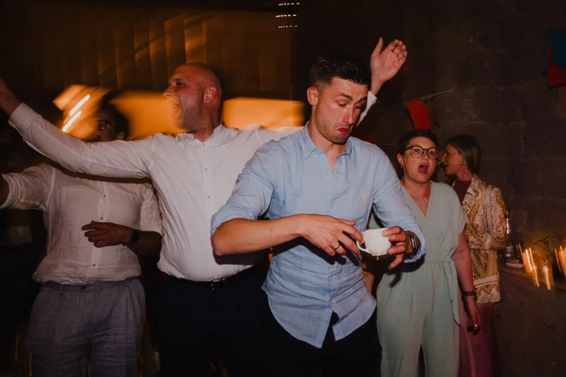 Hochzeitsfotograf Wuerzburg Freie Trauung und Feier in privater Scheune 46